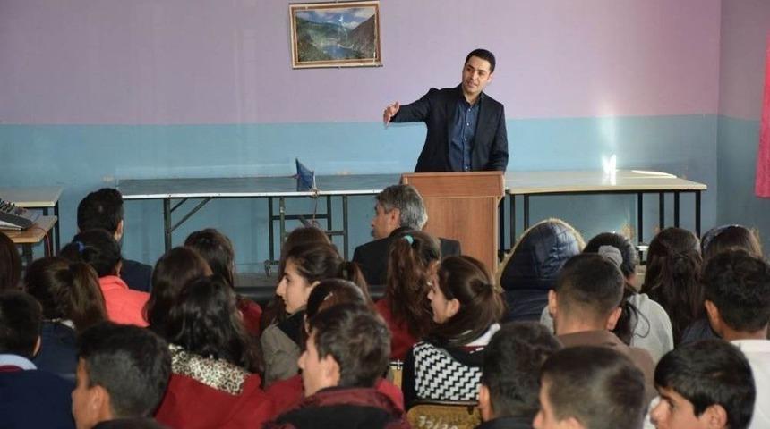 &Ouml;ğrenciler, &Ouml;rnek Şahsiyetlerle Buluşuyor