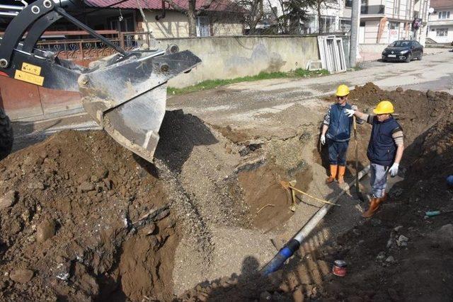 Düzce Belediyesi Yeni Hattın Bağlantıları Yapılıyor