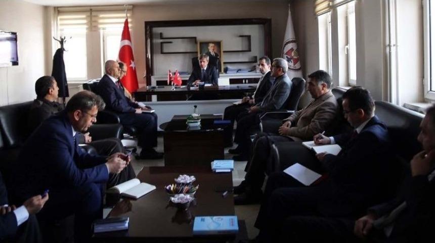 Vali &Ccedil;ınar Birim Amirleriyle Bir Araya Geldi
