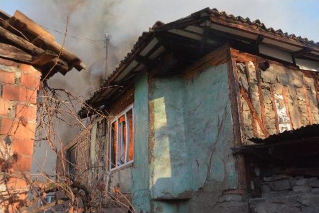 Karabük'te Çocukların Yaktığı Ateş Kerpiç Evi Yaktı