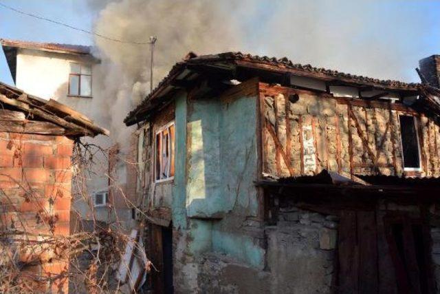 Karabük'te Çocukların Yaktığı Ateş Kerpiç Evi Yaktı