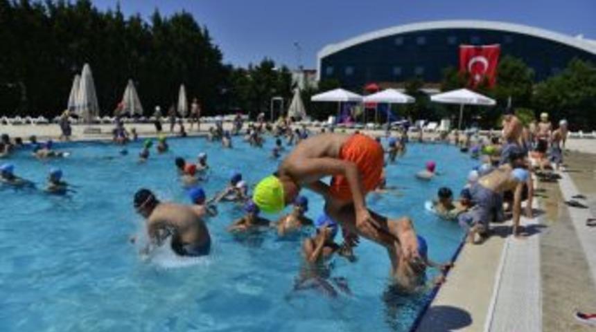 Yıldırım&rsquo;ın Y&uuml;zme Havuzlarına Tam Not