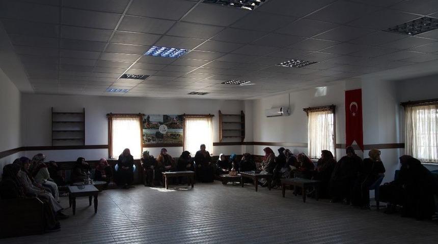 Semt Konağında Kursiyerlere Eğitimler Veriliyor