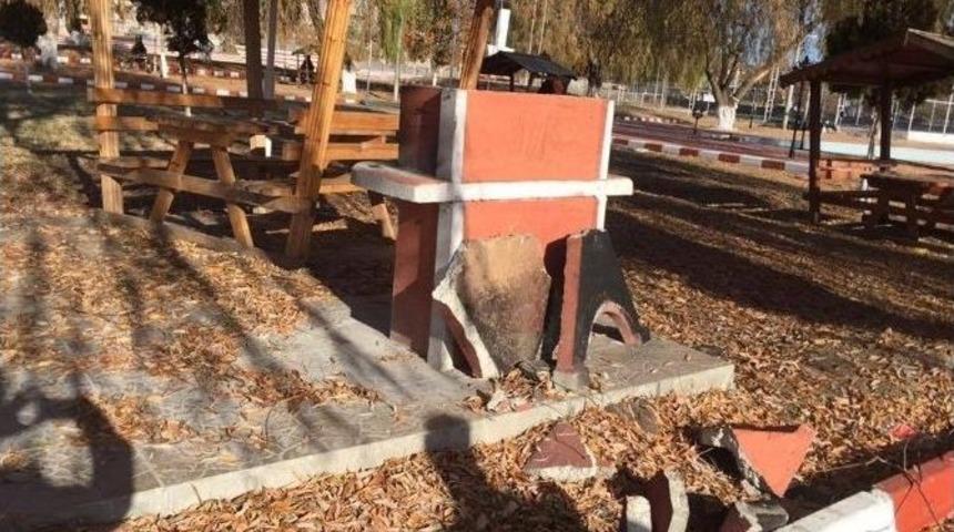 Sulakyurt&rsquo;ta Belediye Parkı Tahrip Edildi