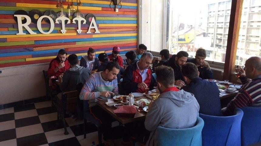 Bilecikspor G&uuml;neşspor Ma&ccedil;ı &Ouml;ncesi Kahvaltıda Buluştu