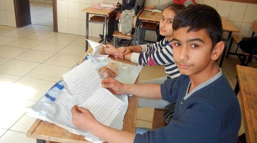 &Ouml;ğrenciler Askerlerin Moral Kaynağı Oldu