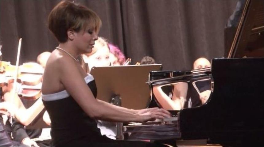 &Uuml;nl&uuml; Piyanist R&uuml;ya Taner&rsquo;den Unutulmaz Dinleti