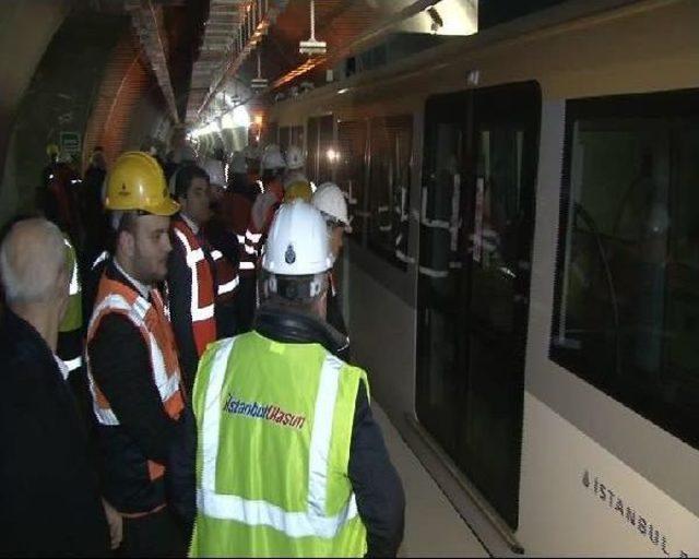 Üsküdar-Ümraniye-Çekmeköy Metrosu Vagonları Raylara Indirildi