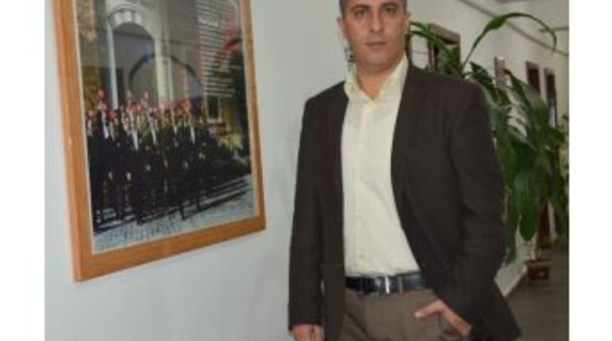 Atat&uuml;rk &Uuml;niversitesi, Tarih B&ouml;l&uuml;m&uuml; &Ouml;ğretim &Uuml;yesi Savaş Eğilmez: