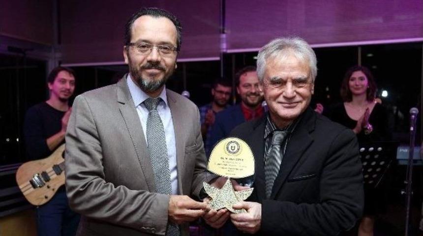 Diş Hekimliği G&uuml;n&uuml; Ad&uuml;&rsquo;de Kutlandı