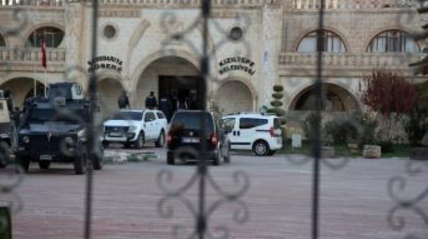 Kızıltepe Belediyesine Operasyon: 4 G&ouml;zaltı