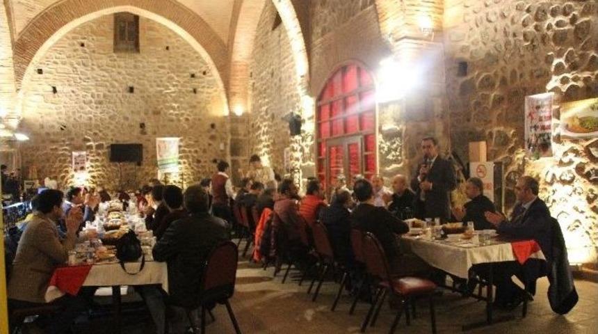 &Ouml;ğretmenlere Yemekli Plaket