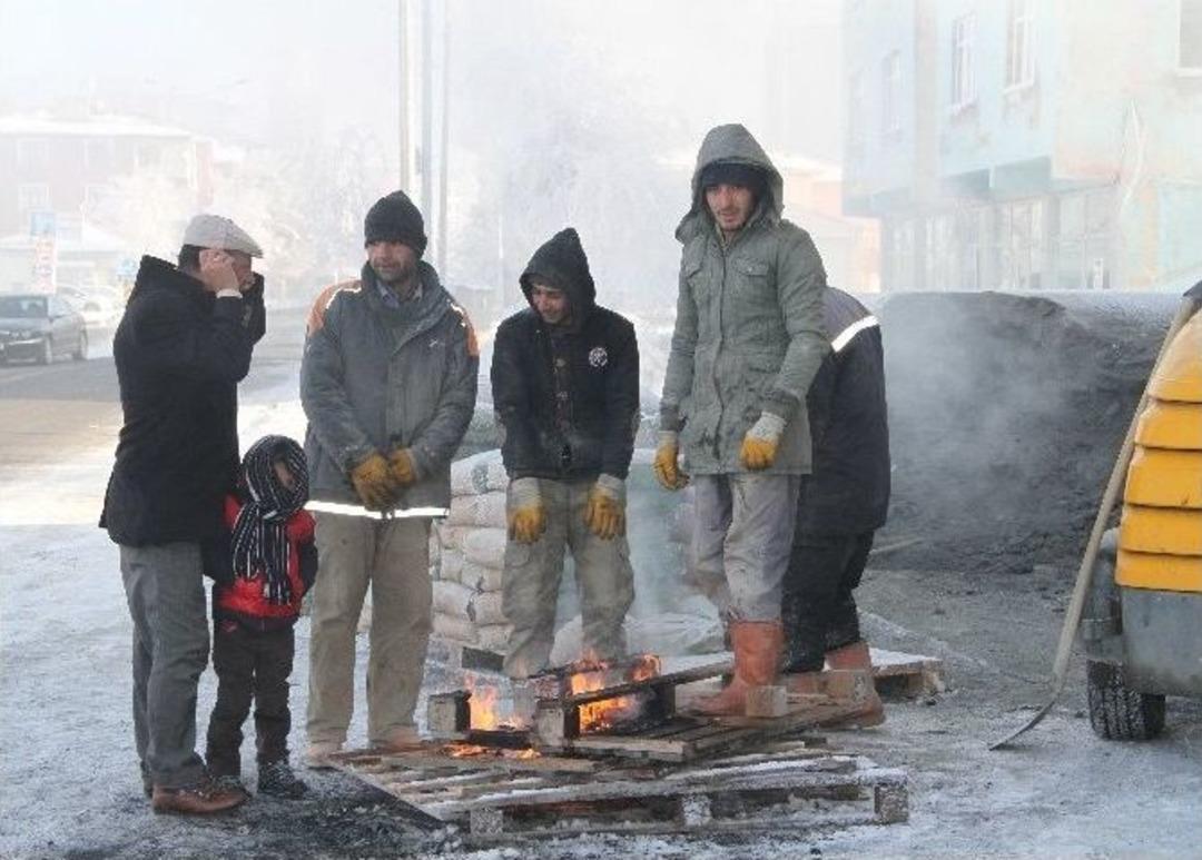 Eksi 22 Derecede Ekmek Parası İ&ccedil;in &Ccedil;alışıyorlar