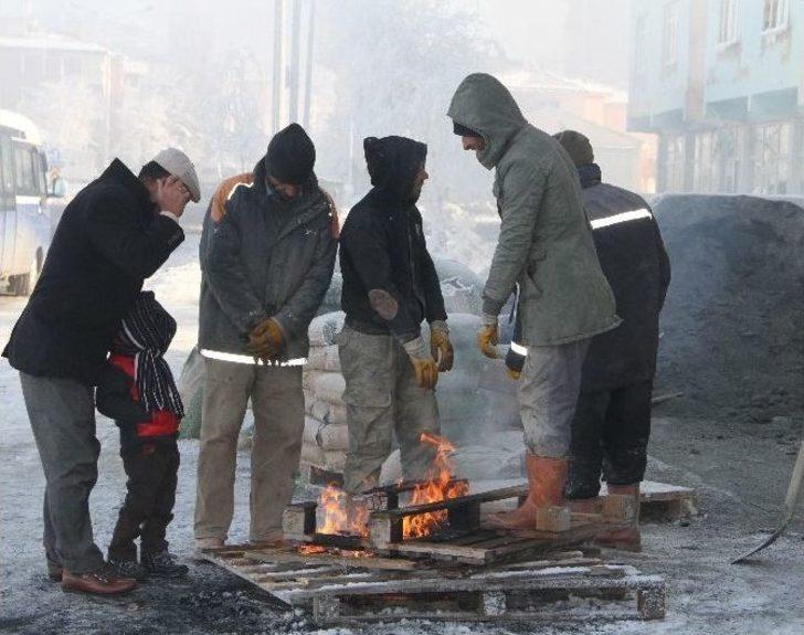 Eksi 22 Derecede Ekmek Parası İçin Çalışıyorlar G4