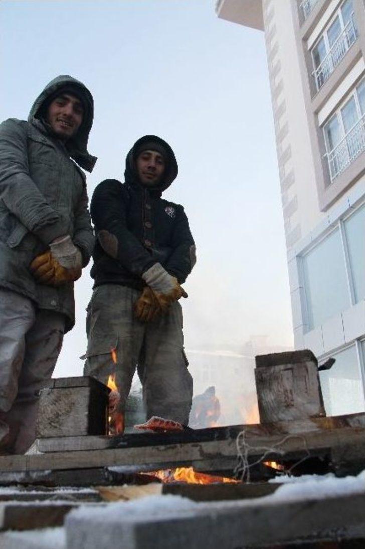 Eksi 22 Derecede Ekmek Parası İçin Çalışıyorlar G5