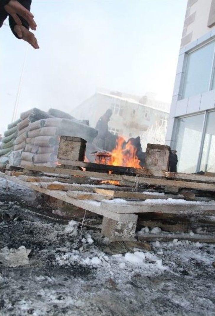 Eksi 22 Derecede Ekmek Parası İçin Çalışıyorlar G1