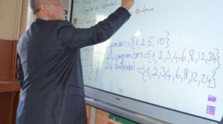 Milletvekili Ilıcalı, &Ouml;ğretmenler G&uuml;n&uuml;n&uuml; Kutladı