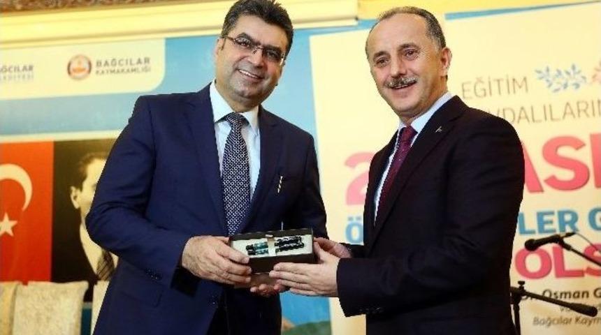 Bağcılar Belediyesi 25 Öğretmene Hizmet Şeref Belgesi Verdi