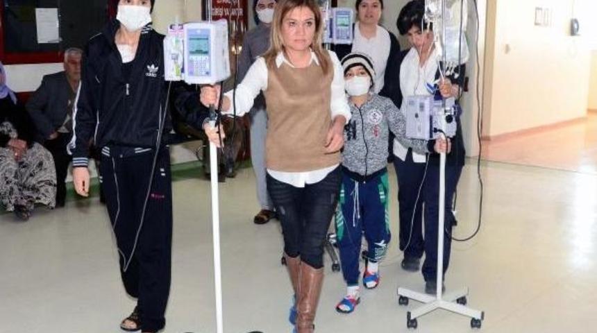 Nesibe &Ouml;ğretmen, Hasta &Ccedil;ocukların Umudu Oldu