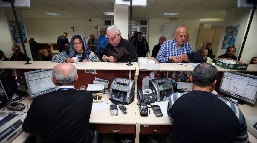 Konak&rsquo;ta Vezneler Hafta Sonu Da A&ccedil;ık