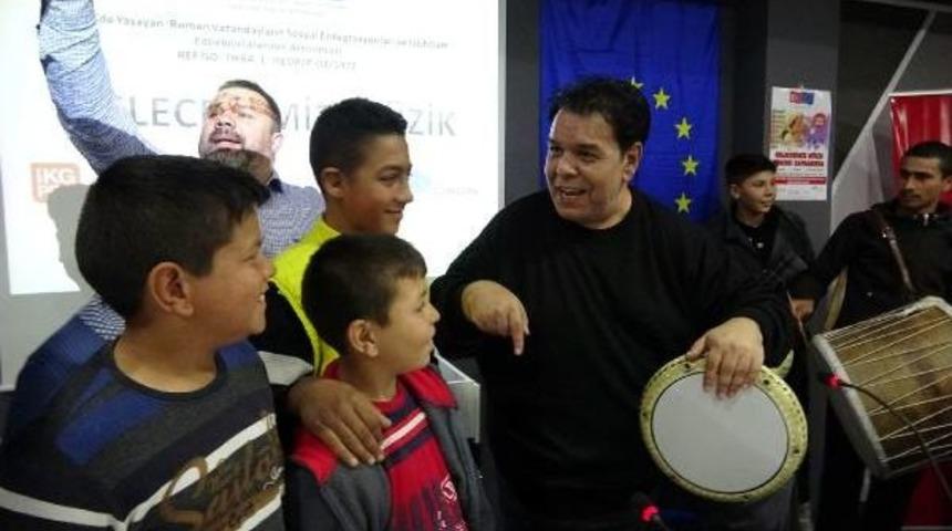Roman &Ccedil;ocuklarına Ab Destekli M&uuml;zik Eğitimi