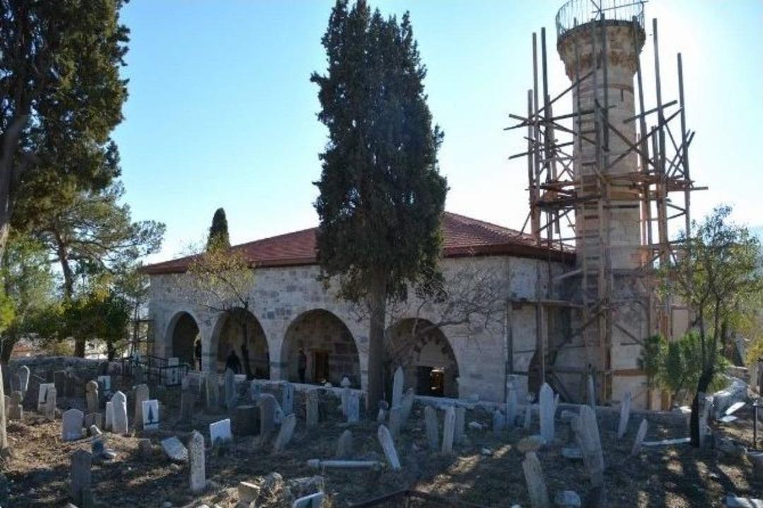Aliağa&rsquo;da 7 Asırlık Cami Ayağa Kaldırılıyor
