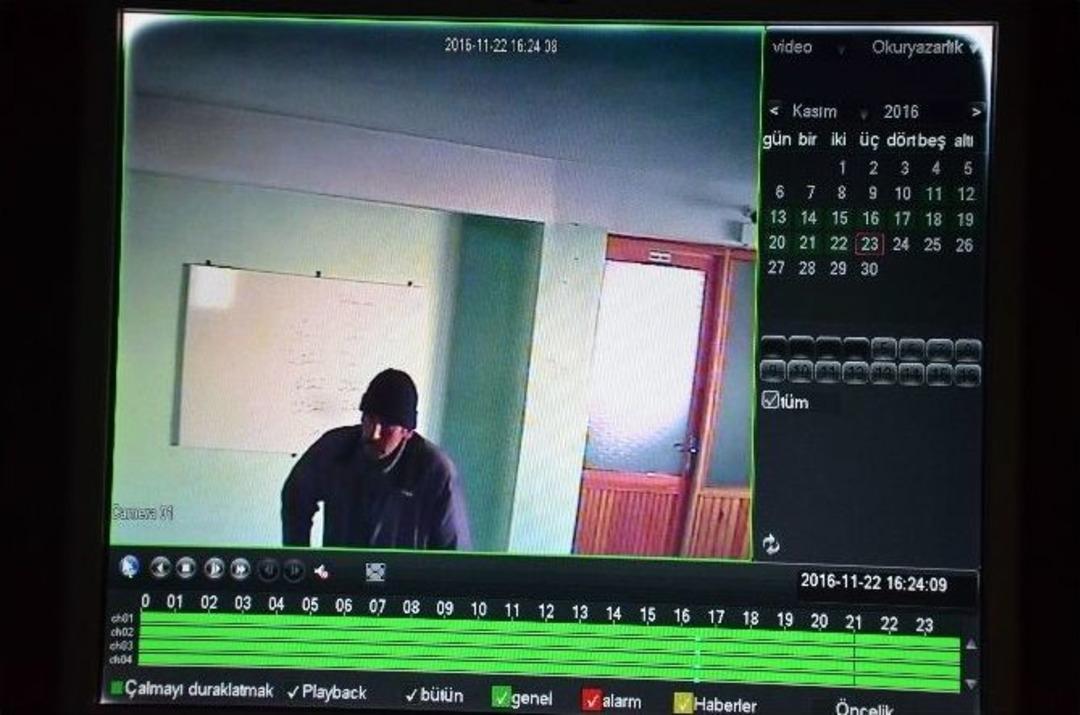 (&ouml;zel Haber) &Ouml;nce Tespih &Ccedil;eker Gibi Yaptı, Ardından Yardım Kasasını Boşalttı