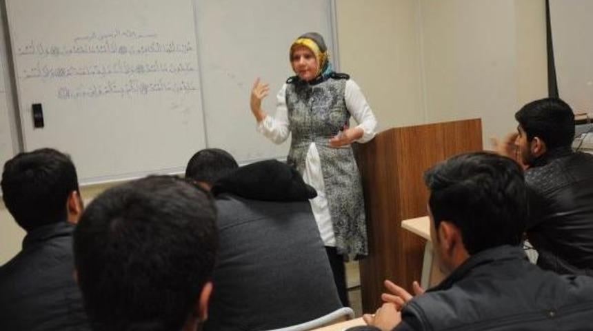 &Ouml;ğretmenlik &Ouml;zlemini T&uuml;rk &Ouml;ğrencilerle Dindiriyor