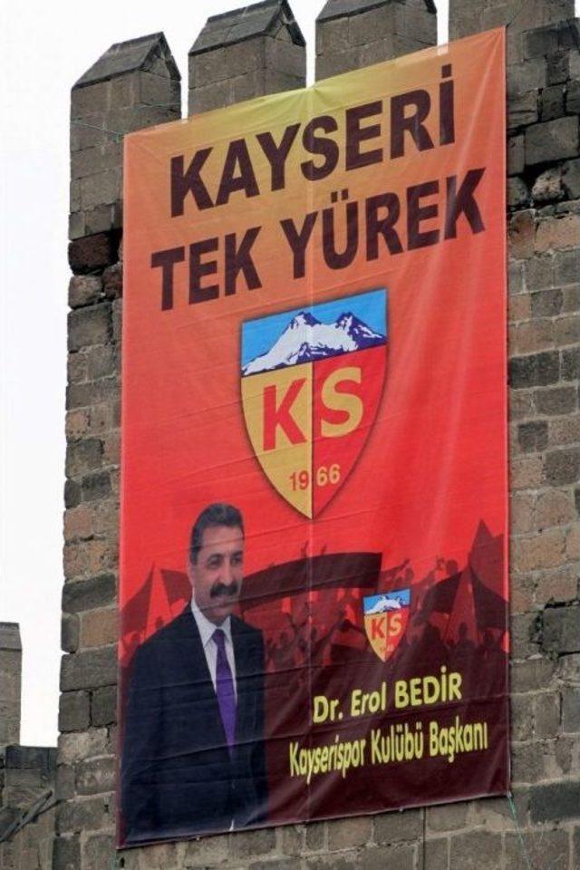 Kayserispor’a Pankartlı Destek