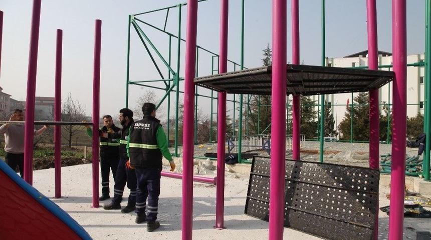 Başiskele&rsquo;de Parklarda Bakım Ve Onarım &Ccedil;alışması
