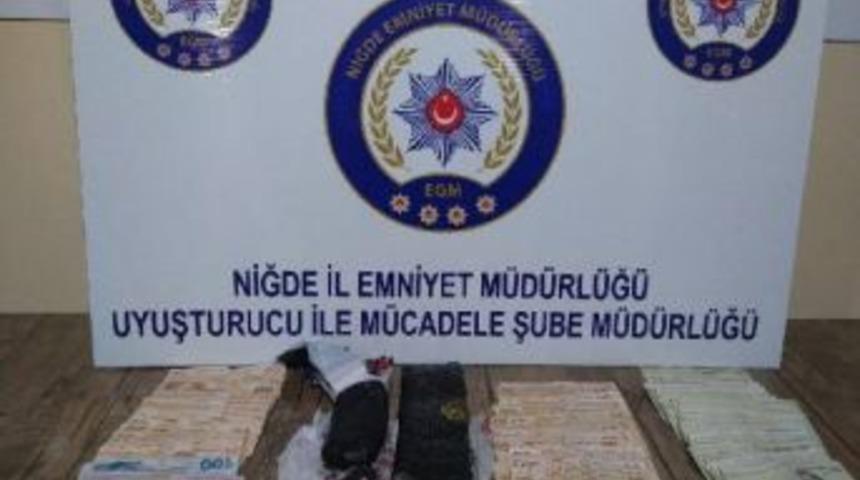 Niğde'de Uyuşturucu Satan İranlılar G&ouml;zaltına Alındı