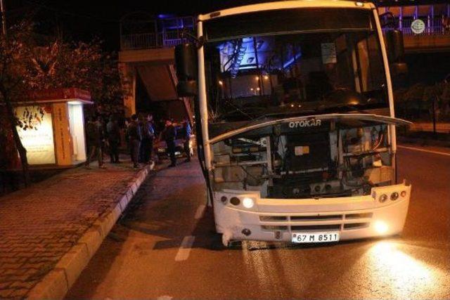 Lastik Değiştirirken Halk Otobüsü Çarptı