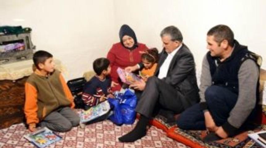 Vali Ve Eşi Aile Ziyaretlerinde