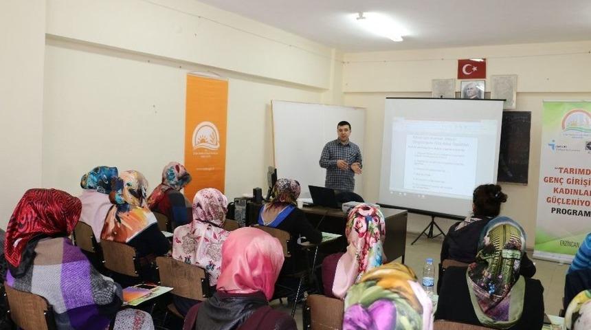 &Ccedil;ift&ccedil;i Kadınlara Girişimcilik Eğitimleri Veriliyor