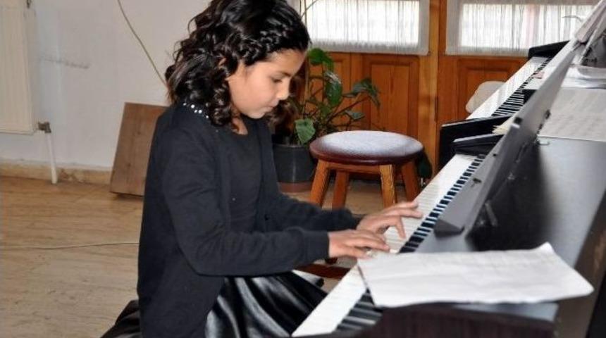 &Ouml;ğretmenler G&uuml;n&uuml;&rsquo;ne &Ouml;zel Piyano Resitali