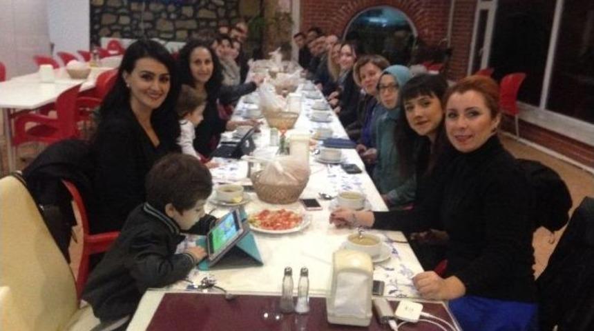 Cumhuriyet Orta Okulu Aile Birliği, &Ouml;ğretmenleri Yemekte Buluşturdu