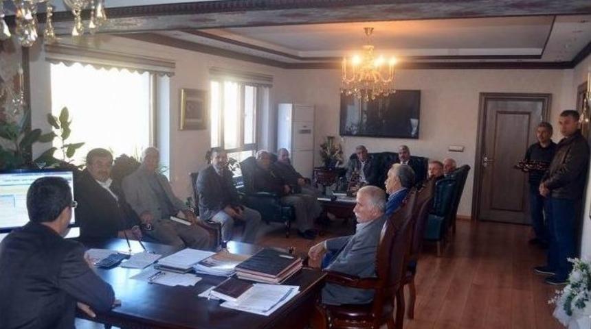 Emekli &Ouml;ğretmenler Kaymakam &Ouml;zdemir&rsquo;i Ziyaret Etti