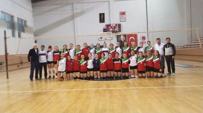1308 Osmaneli Belediyespor Voleybol Takımlarının Hedefi 3&rsquo;te 3 Yapmak