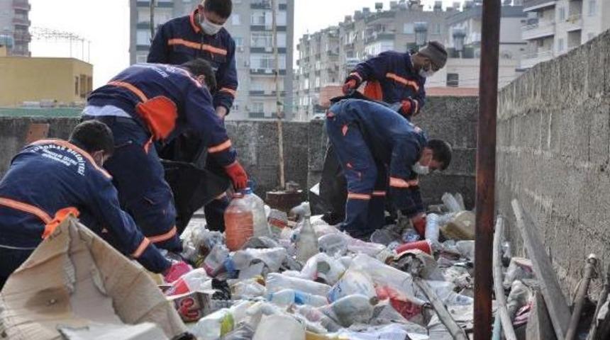 Mersin'de Evden 4 Kamyon &Ccedil;&ouml;p &Ccedil;ıktı