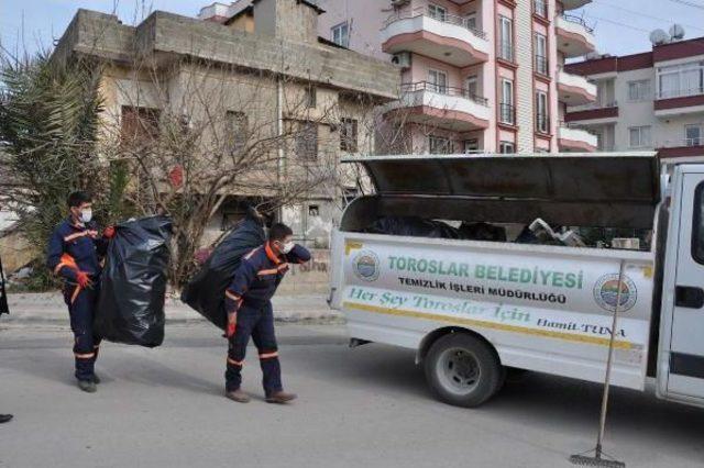 Mersin'de Evden 4 Kamyon Çöp Çıktı