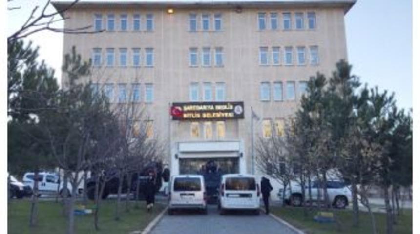 Bitlis Belediyesi Eş Başkanları G&ouml;zaltına Alındı