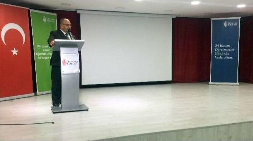 &Uuml;mraniye&rsquo;de &Ouml;ğretmenlerin İsimleri Dev Pankartla Okullara Asıldı