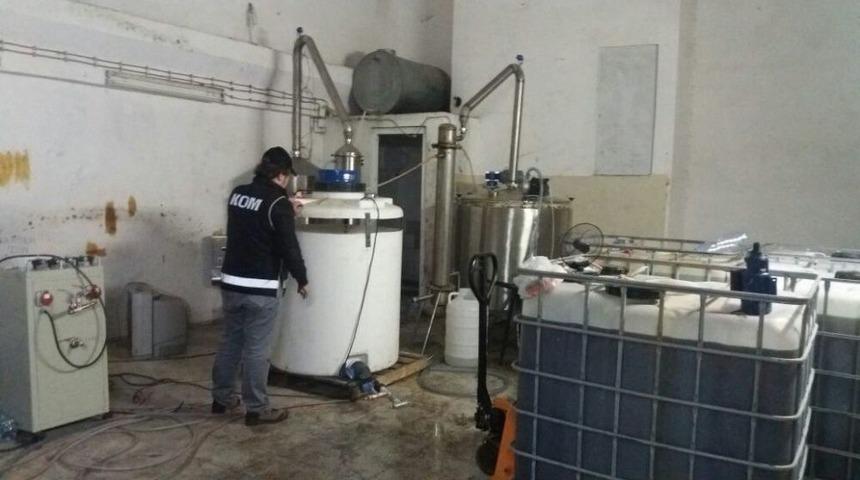 İzmir&rsquo;de Sahte İ&ccedil;ki Operasyonu