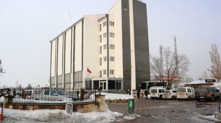 Sakık&rsquo;ın Yerine Kayyum Olarak Atanan Vali Işın G&ouml;reve Başladı