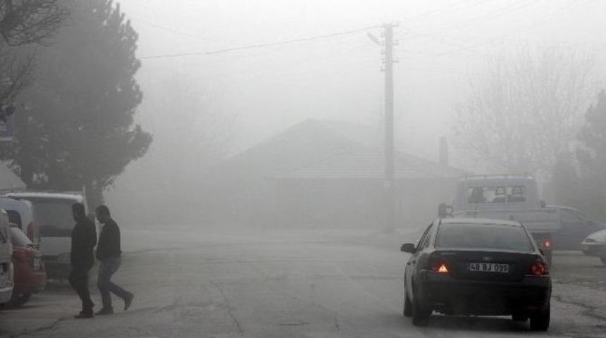 Bolu&rsquo;da Yoğun Sis Nedeniyle G&ouml;r&uuml;ş Mesafesi 20 Metreye Kadar D&uuml;şt&uuml;