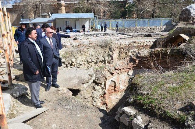 Vakıflar Genel Müdür Yardımcısı Ali Hürata: Kütahya Müzesi, Medrese Olarak Hizmet Verecek