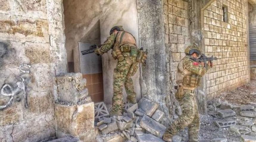 Sat Ve Sas Komandoları Fırat Kalkanı Harekatı'nda B&ouml;yle G&ouml;r&uuml;nt&uuml;lendi