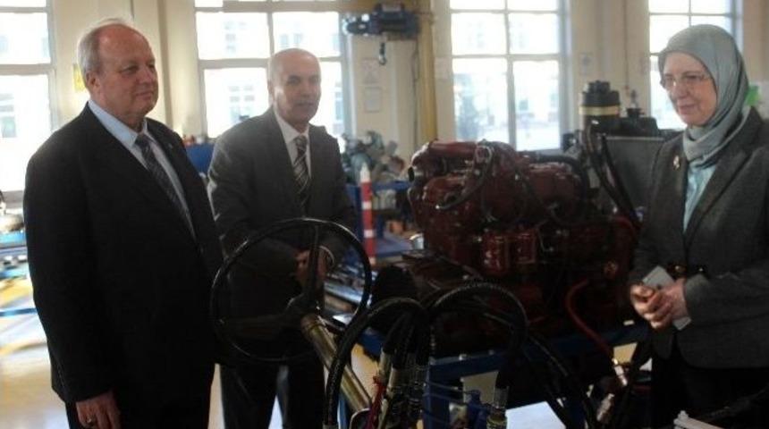 Sema Ramazanoğlu, Aso Teknik Koleji &Ouml;ğrencileriyle Bir Araya Geldi