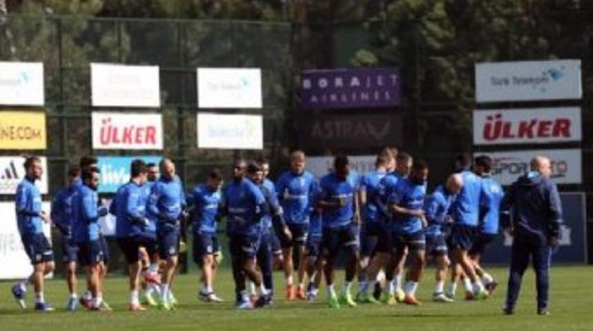 Fenerbah&ccedil;e, Kayseri'ye Tam Kadro Gitti