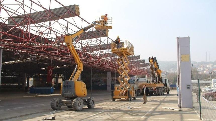 Biga’da Kapalı Pazaryeri Çatısı Sökülüyor